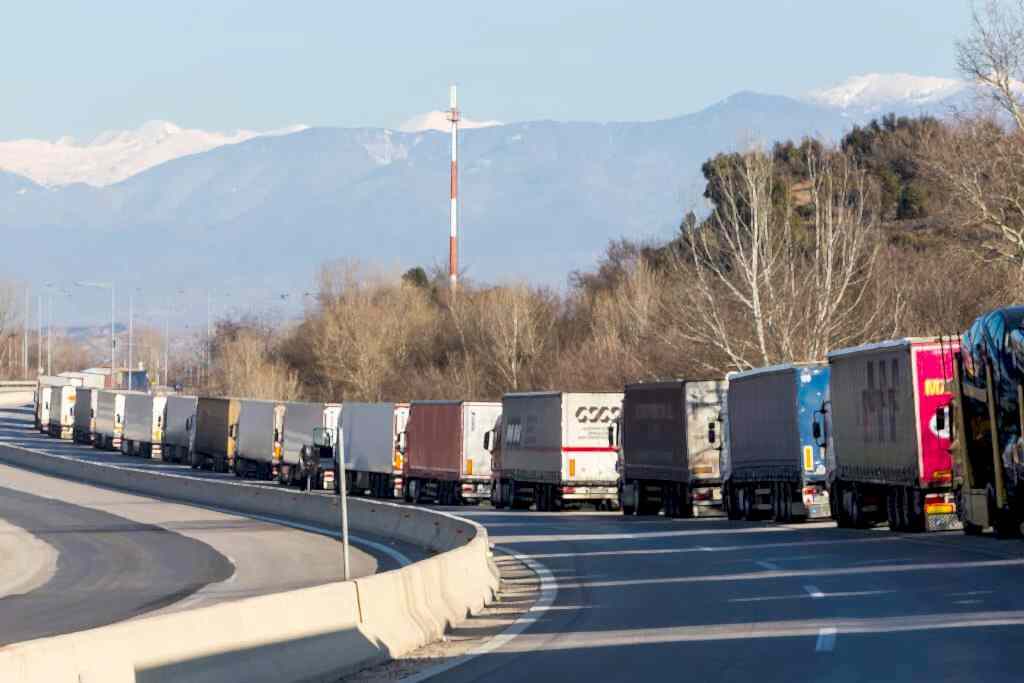 cross-border LTL freight company